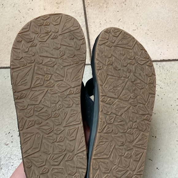 Volcom flip flops, size 6 - Picture 4 of 6